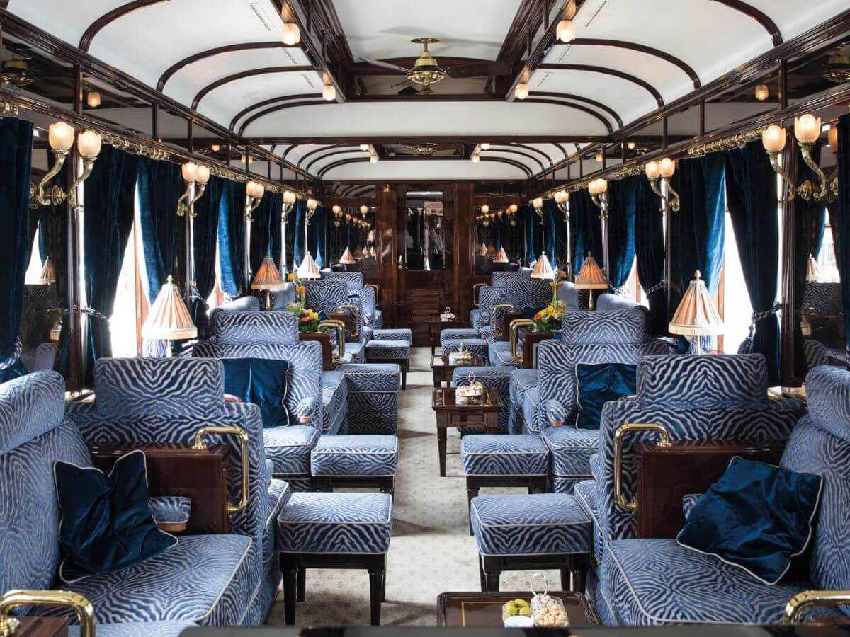 tren lujo interior