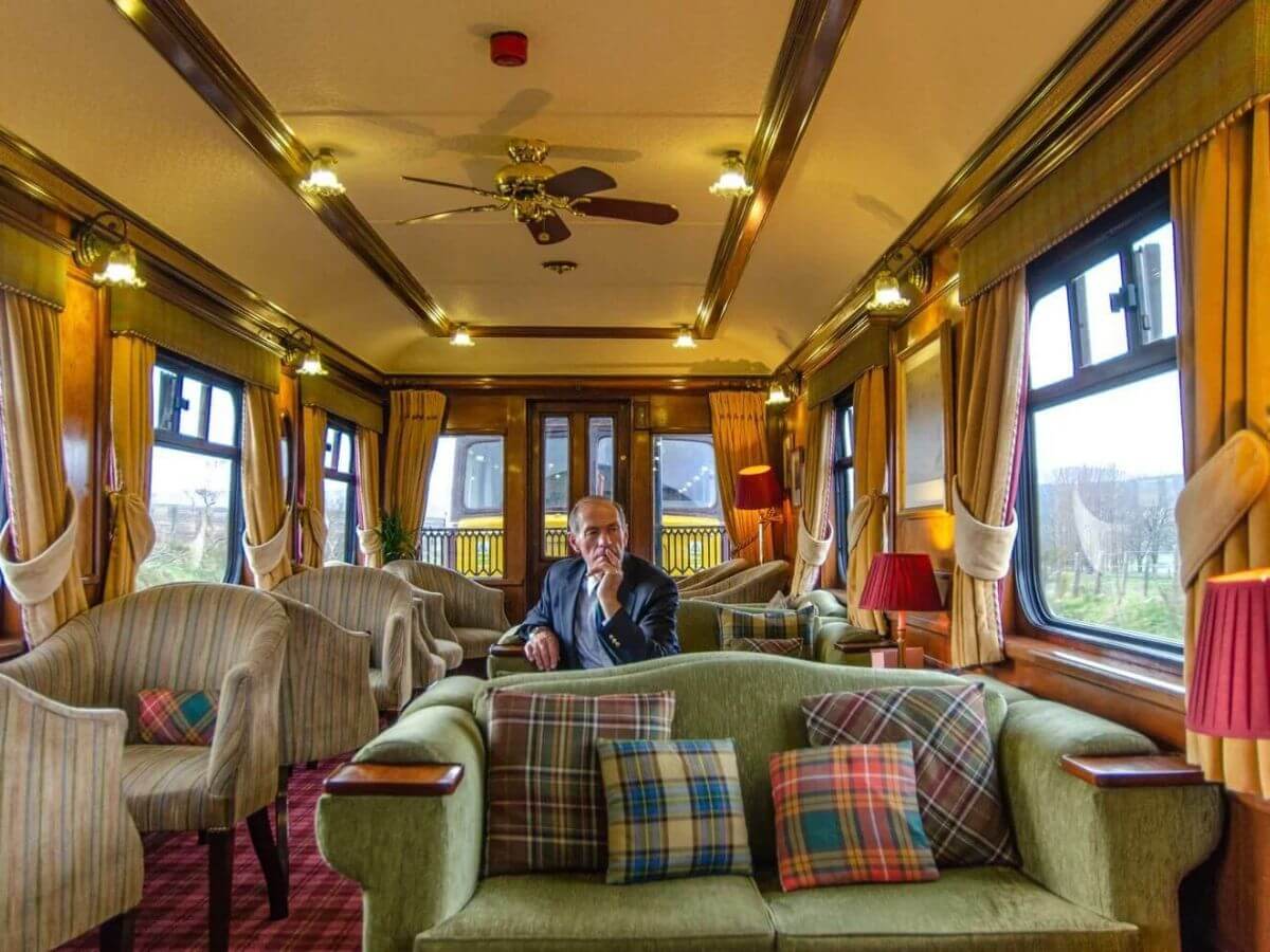 tren lujo interior