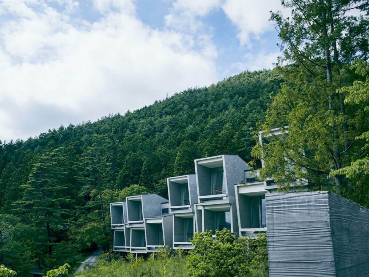 hotel colgante montaña